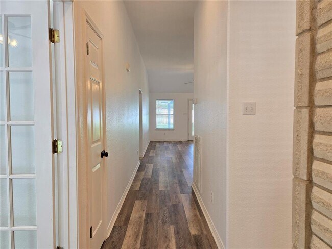 Foto del edificio - 1229 Hughmont Dr