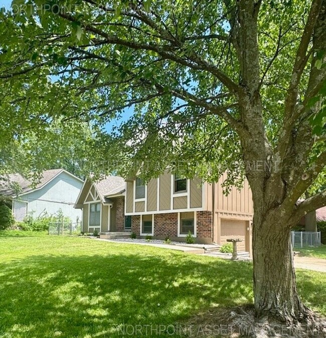 Building Photo - Exceptional Split-Level Home on Large Corn...