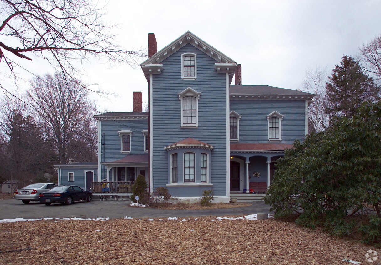 Building Photo - 19 Elm St