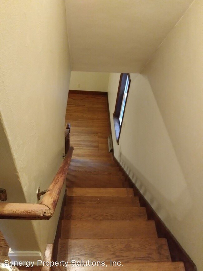 Building Photo - 3 br, 1.5 bath House - Arlington Ave 592 R...