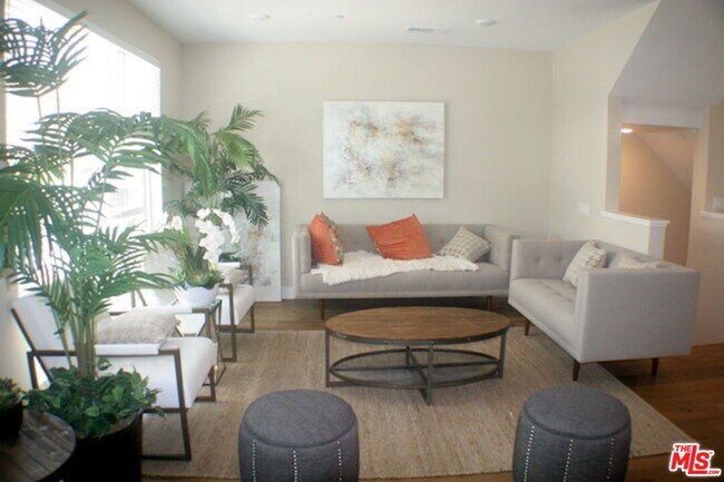 Foto del edificio - 6746 Gill Way