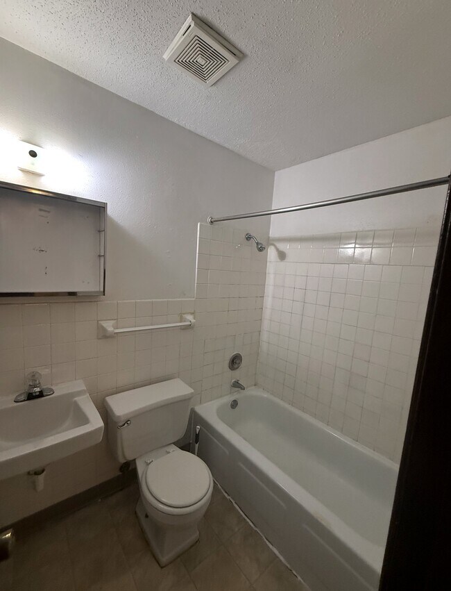 Foto del edificio - 320 Oak Ave N