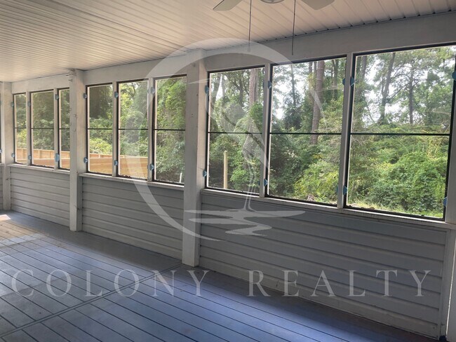 Building Photo - 5220 Pine Hill Ln