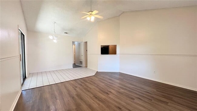 Building Photo - 10 Brookhaven Ct