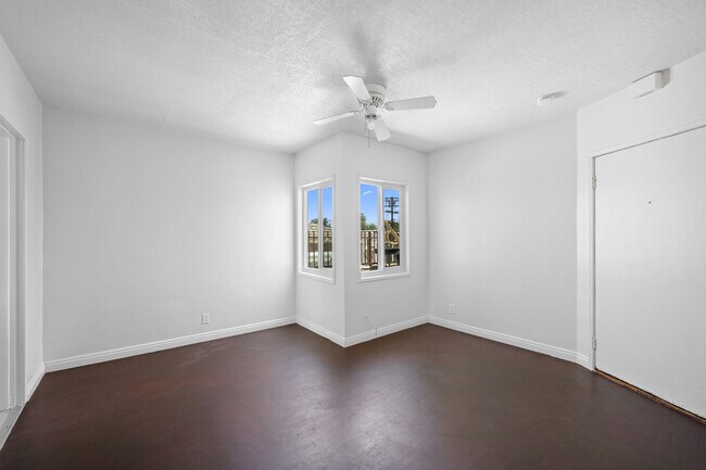 Building Photo - 6634 Lankershim Blvd