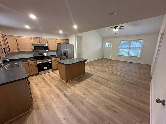 Building Photo - 909 Alberta Dr