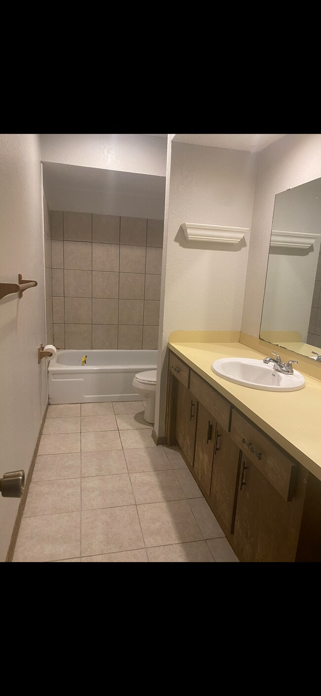 Foto del edificio - 2117 W Oak Ave