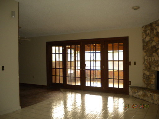 Foto del edificio - Spacious 3/2 Home with Fireplace - Downtow...