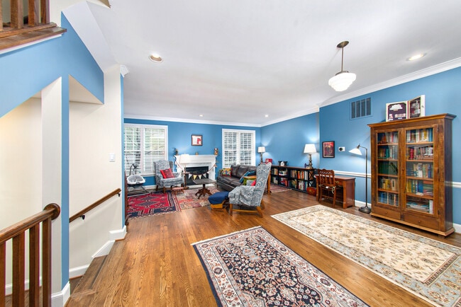 Foto del edificio - 3604 Reservoir Rd NW