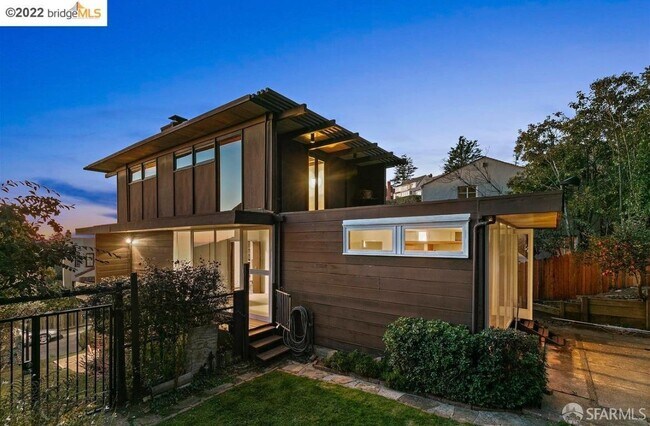 Building Photo - 551 Cragmont Ave
