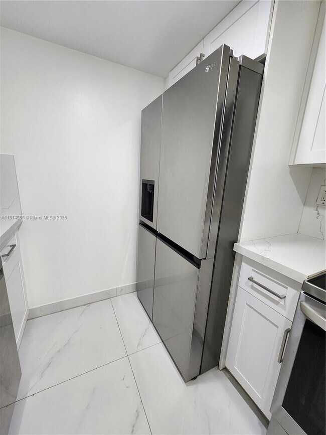 Foto del edificio - 7101 Miami Lakes Dr