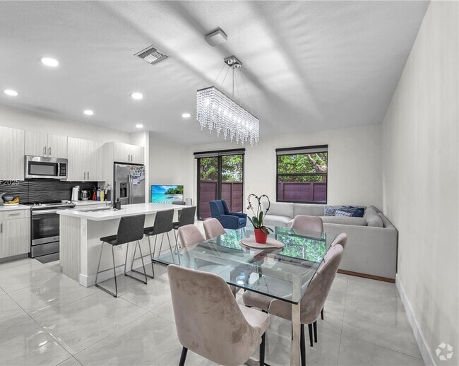 Building Photo - 15850 NW 91st Ct