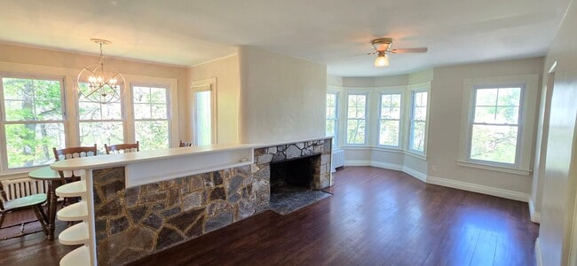 Building Photo - 40 Maple Grove Ave