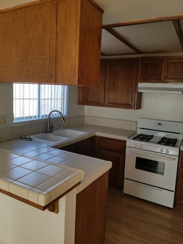 kitchen - 230 Sheldon St