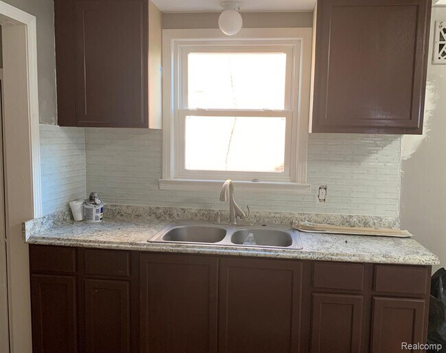 Foto del edificio - 14944 Fairmount Dr