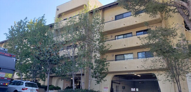 Foto del edificio - 10982 Roebling Ave