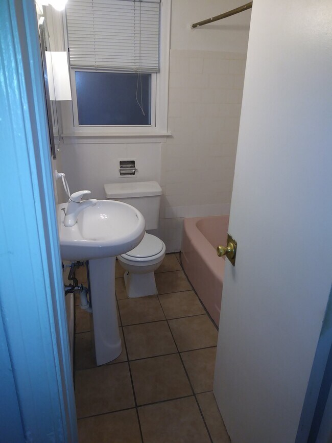 Foto del edificio - 24920 W Outer Dr