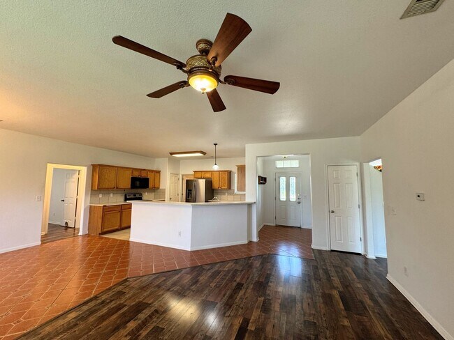 Foto del edificio - 212 Oak Ridge Dr