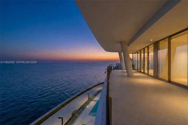 Foto del edificio - 5 Grove Isle Dr