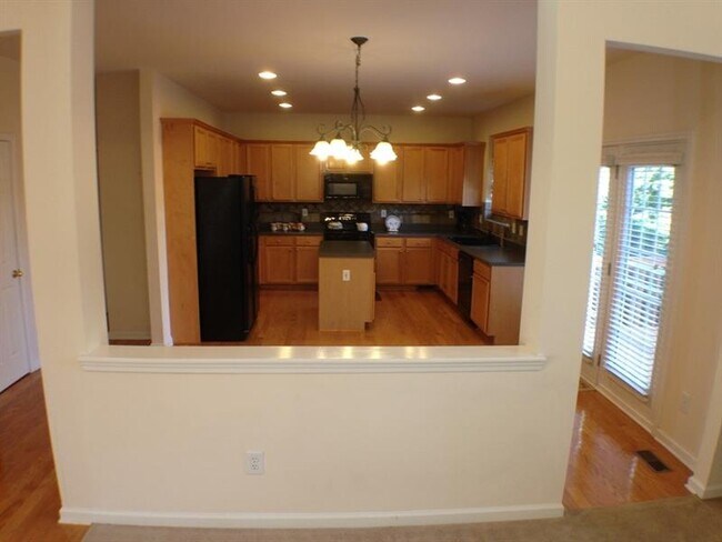 Building Photo - 5140 Oak Hill Terrace