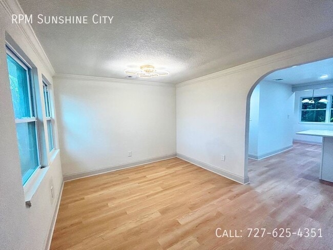 Building Photo - Newly Renovated 2-Bed, 1-Bath Duplex with ...