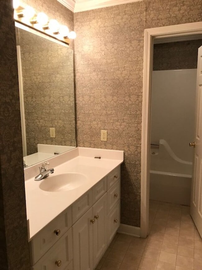 Building Photo - Keys to happiness