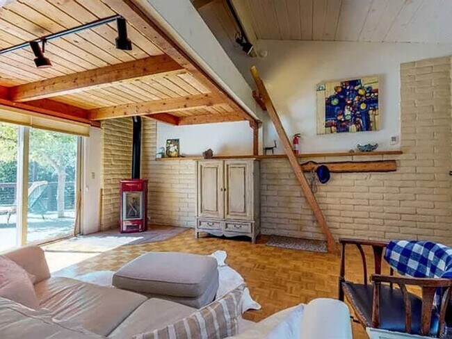 Foto del edificio - 1 Bedroom 1 Bathroom attached apartment wi...