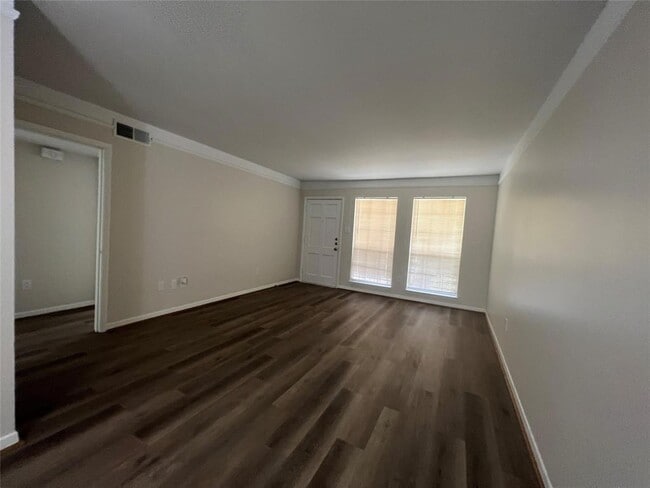 Building Photo - 500 Willow Dr