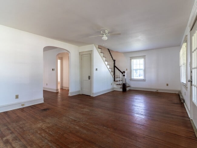 Building Photo - Year Round Cottage Close to Bethany