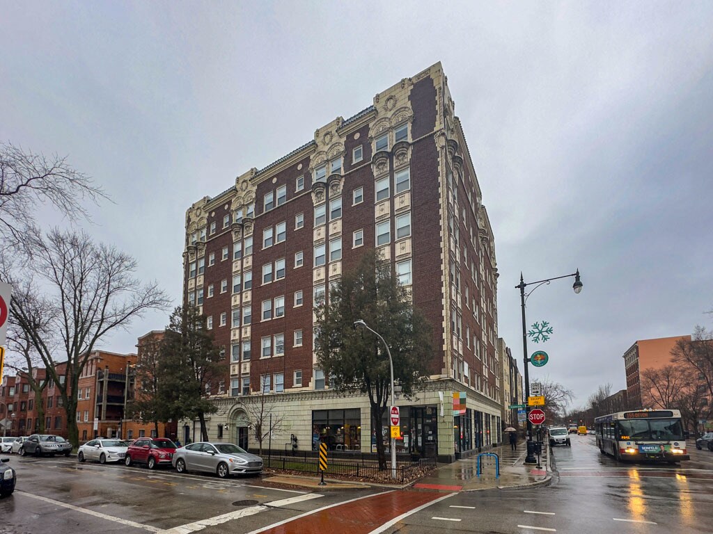Foto principal - 6930 N Greenview Ave
