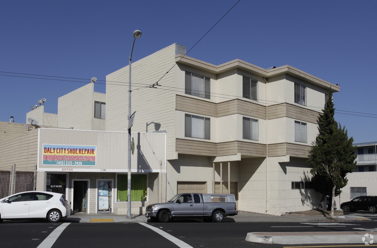 Building Photo - 7 Rice St