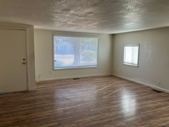 Building Photo - 1351 Leonard Ave