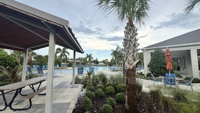 Foto del edificio - 1578 Dalehurst Lane