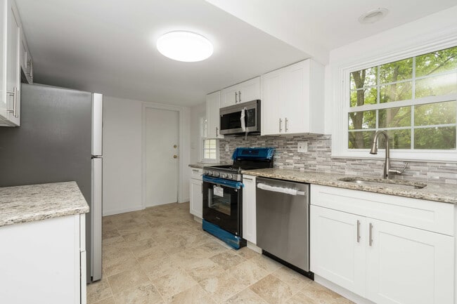 Building Photo - 60 Ellison Rd