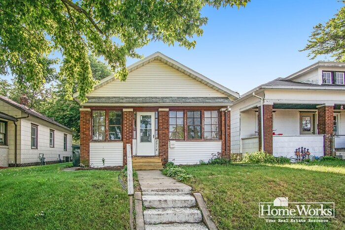 Primary Photo - 2018 Kemble Ave