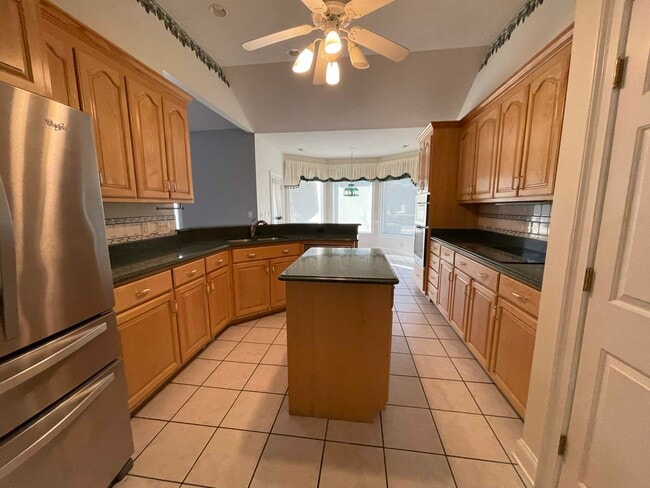 Building Photo - 530 Winterberry Ln