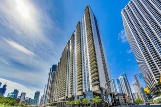 Building Photo - 400 E Randolph St