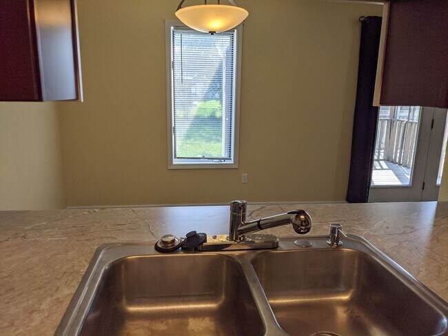 Building Photo - 3-bedroom, 2 1/2-bath duplex in Coralville