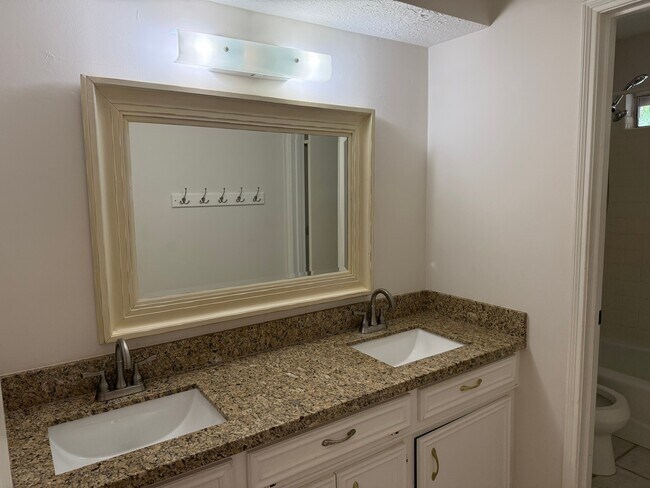 Foto del edificio - 515 Tresvant Dr