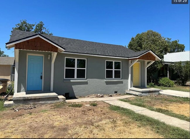 Unit A - Yellow Door - 1 N Van Buren St