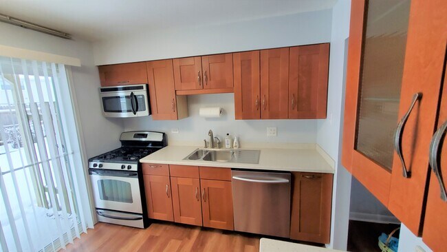 Building Photo - 330 Springlake Ln