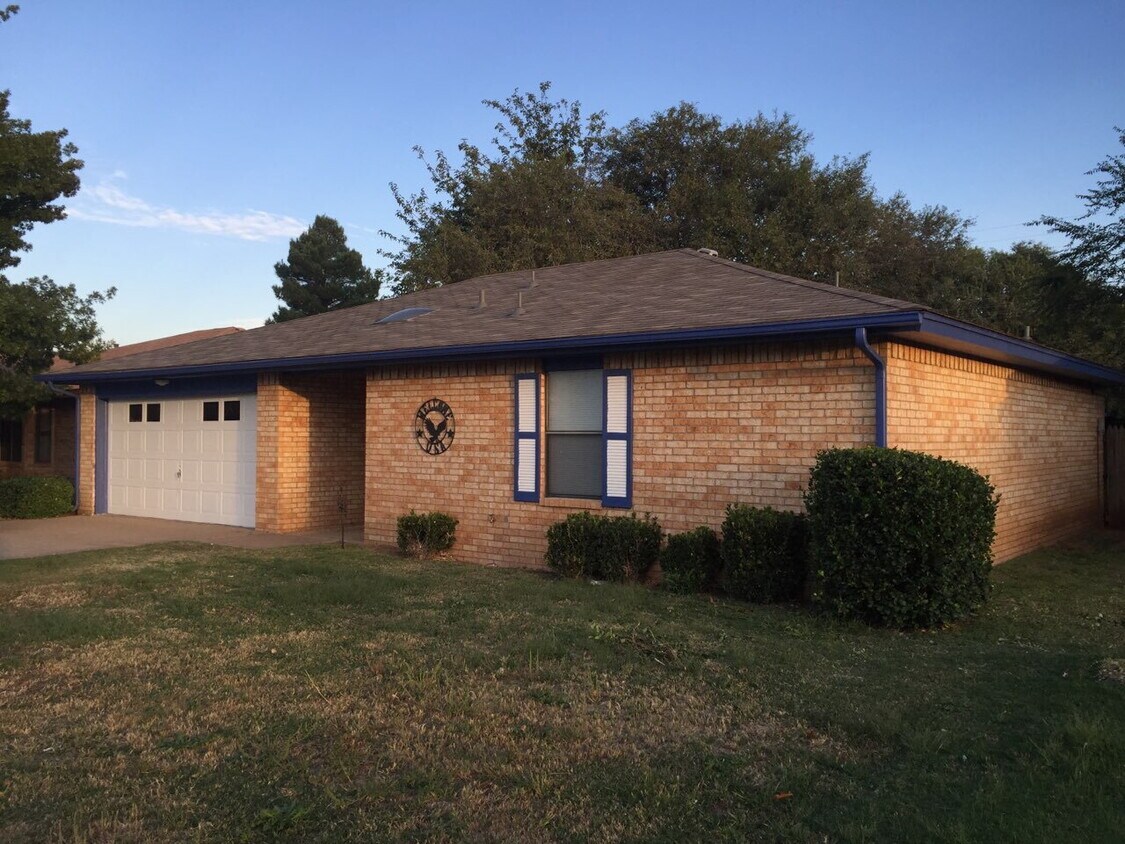 Foto principal - Charming 2-Bed, 2-Bath in Lubbock with Spa...