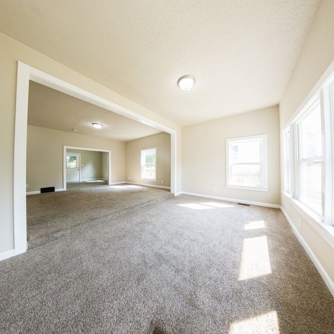 Foto del edificio - Updated 3 Bedroom 1,800 SQFT Home for Rent