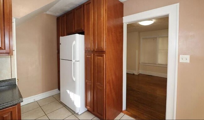 Building Photo - 2665 Chesterfield Ave