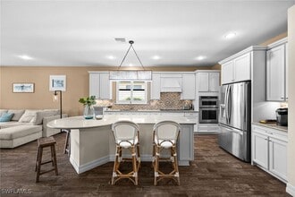 Building Photo - 14750 Laguna Dr