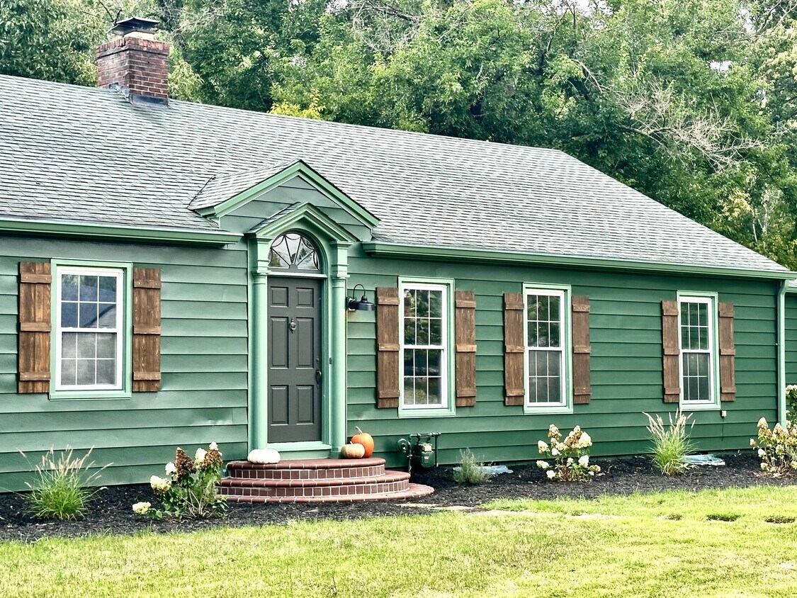 Primary Photo - 6046 Riverview Dr