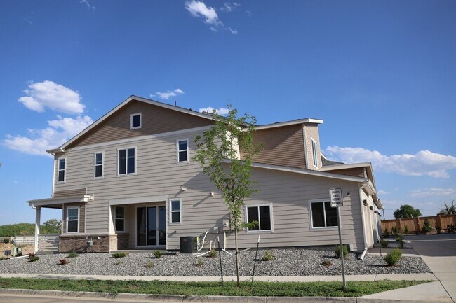 Building Photo - Charming 3BR Townhome in Erie
