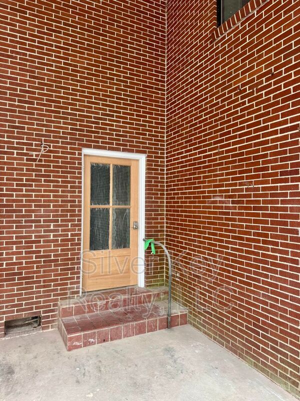 Building Photo - 2113 W Madison Ave