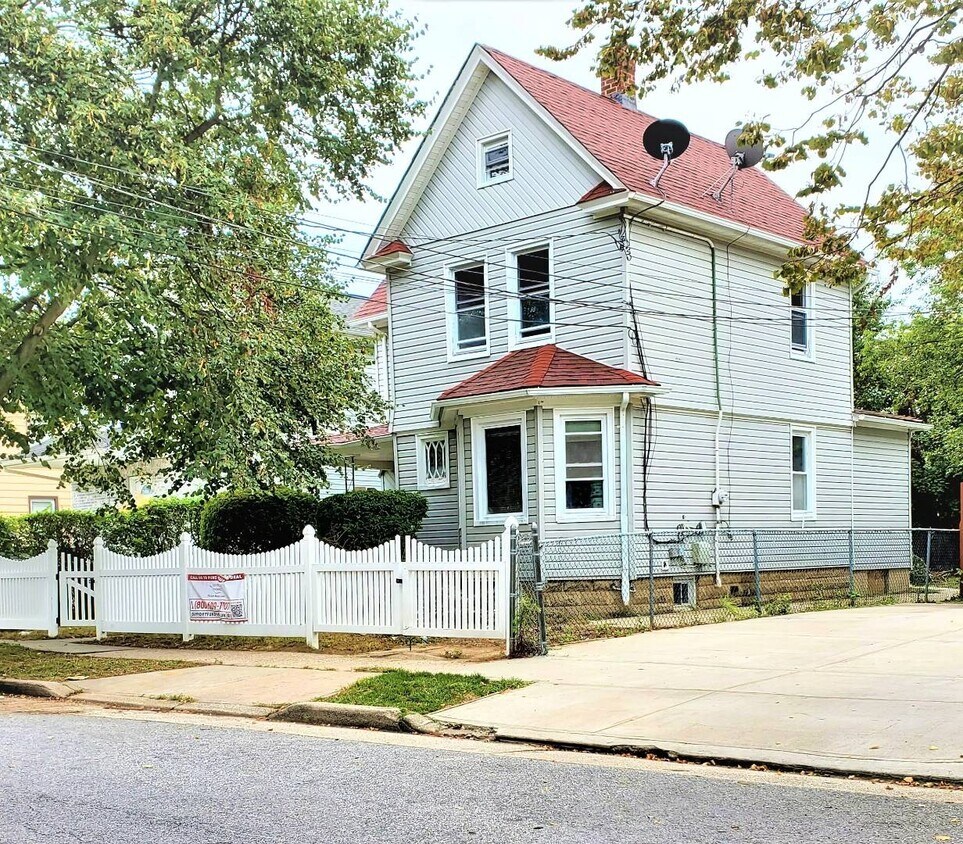 Primary Photo - 32 Dorlon St