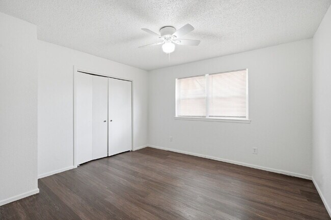 Building Photo - Space, Style, and 2 Bedrooms: South Lubbock Steal!